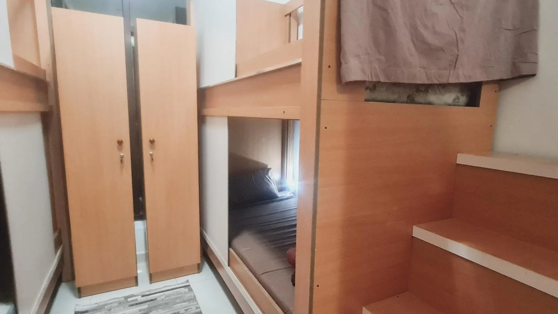 La Gold Hostel Capsule Men'S Dubai