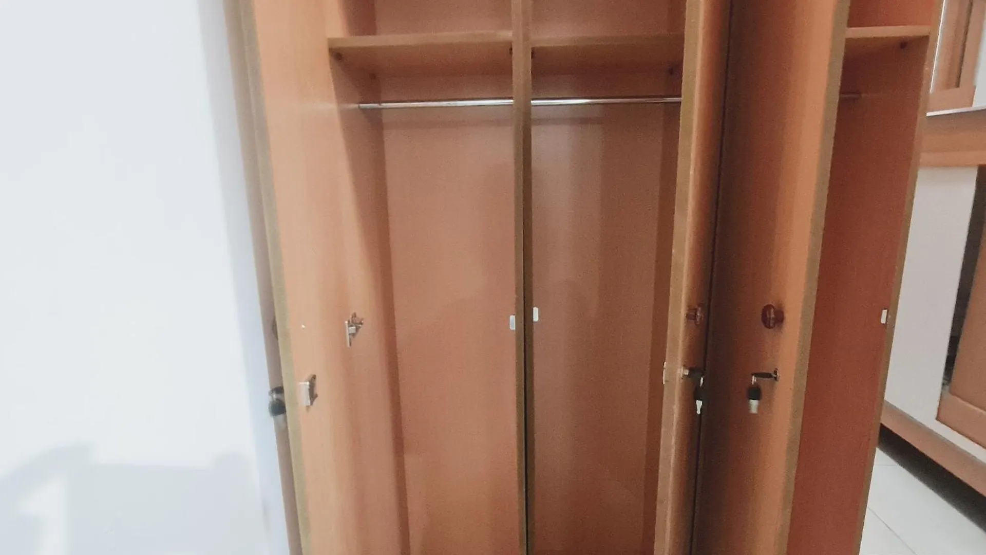 La Gold Hostel Capsule Men'S Dubai United Arab Emirates