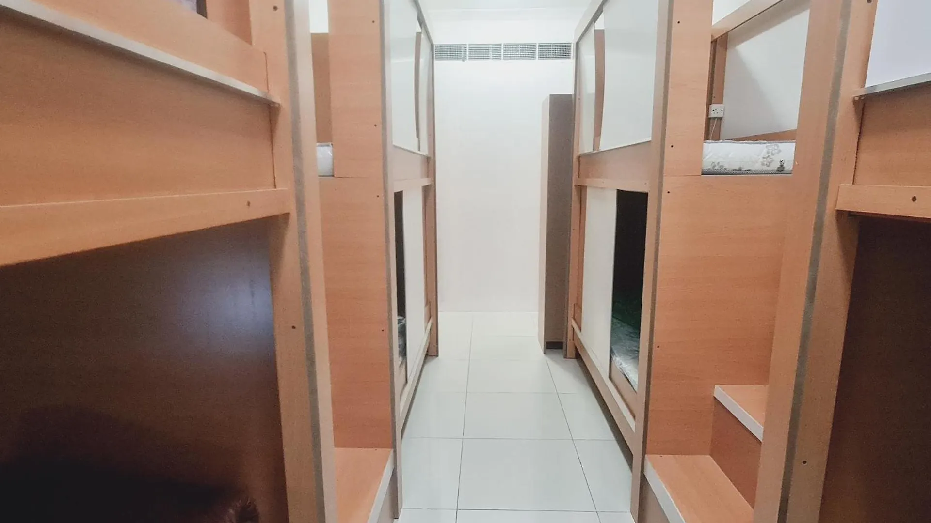 La Gold Hostel Capsule Men'S Dubai